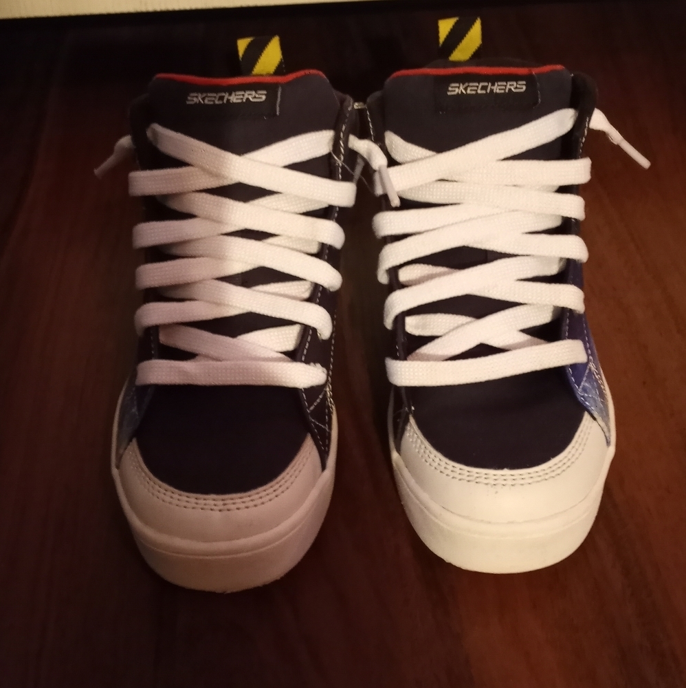 SKECHERS